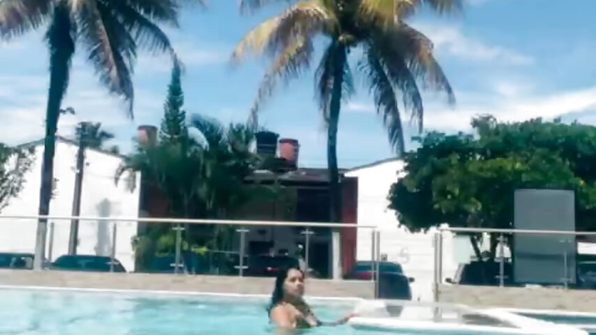 Hot dip with my wet body - Issafoxx 캠 모델의 동영상