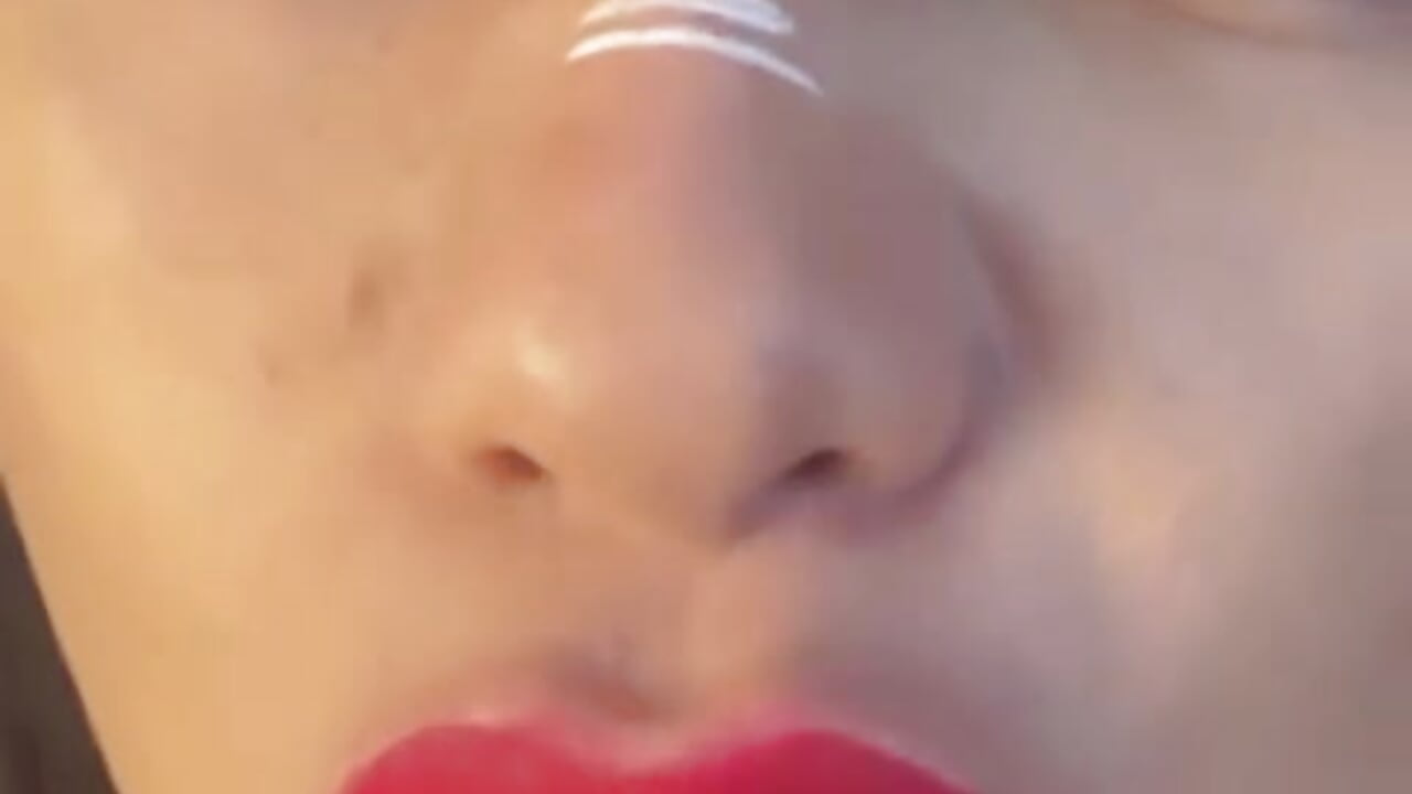 Let me move slowly and show you why my ass becomes the main attraction tonight  👅🍆🔥 - video Issafoxx kameramallilta
