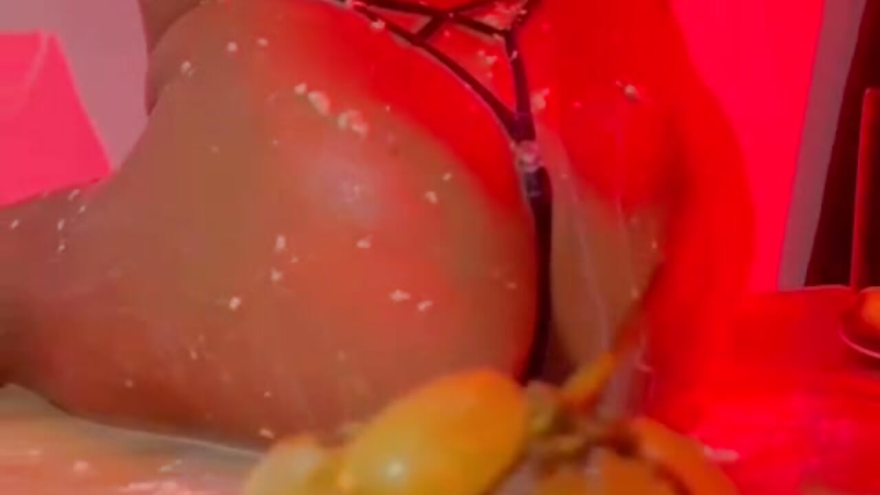 “Booty on focus🔥🍑 - Issafoxx 캠 모델의 동영상