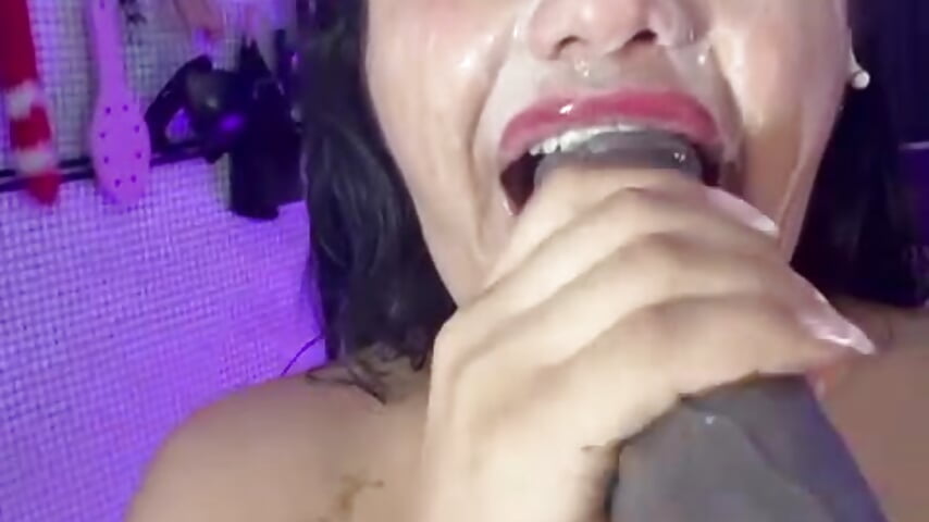 “Gagging & Loving Every Inch” - video Issafoxx kameramallilta