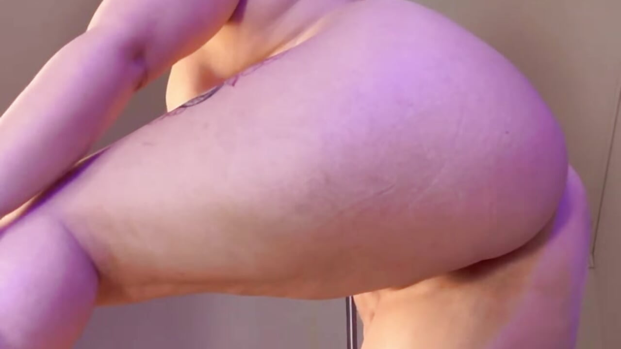 My oiled ass shines 🍑💦 - Video von JuliaDavis_1 Cam-Model