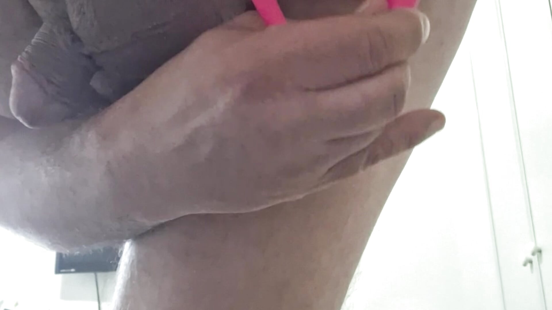 Je joue avec mon lush et mon cul