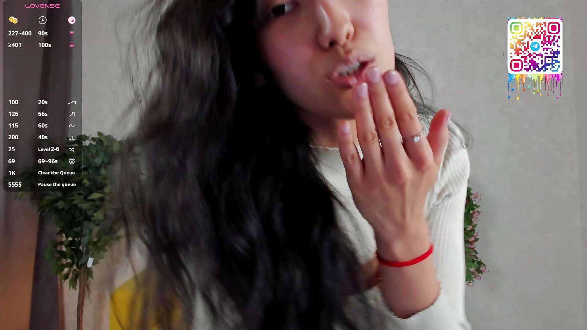 When im happy dance on my streams guys! – video od webkamerové modelky FlirtyAura