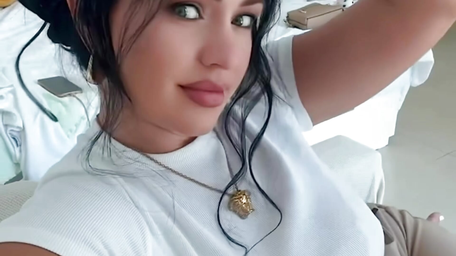 Home enjoyment — filmik Velunaa, modela(-lki) na kamerkach