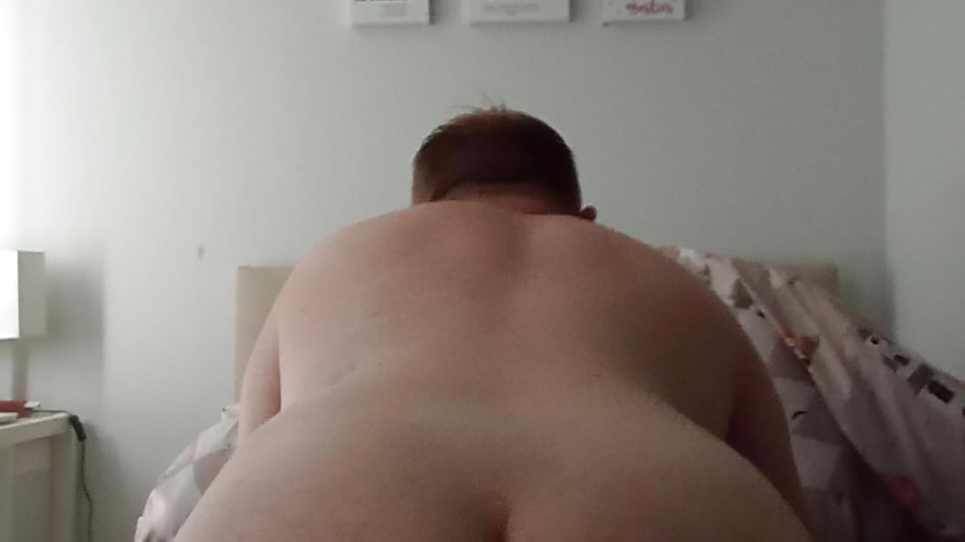 Daddy bent over bed with big ass for you 😈💦 - vidéo du modèle de showcams JayGirthy36