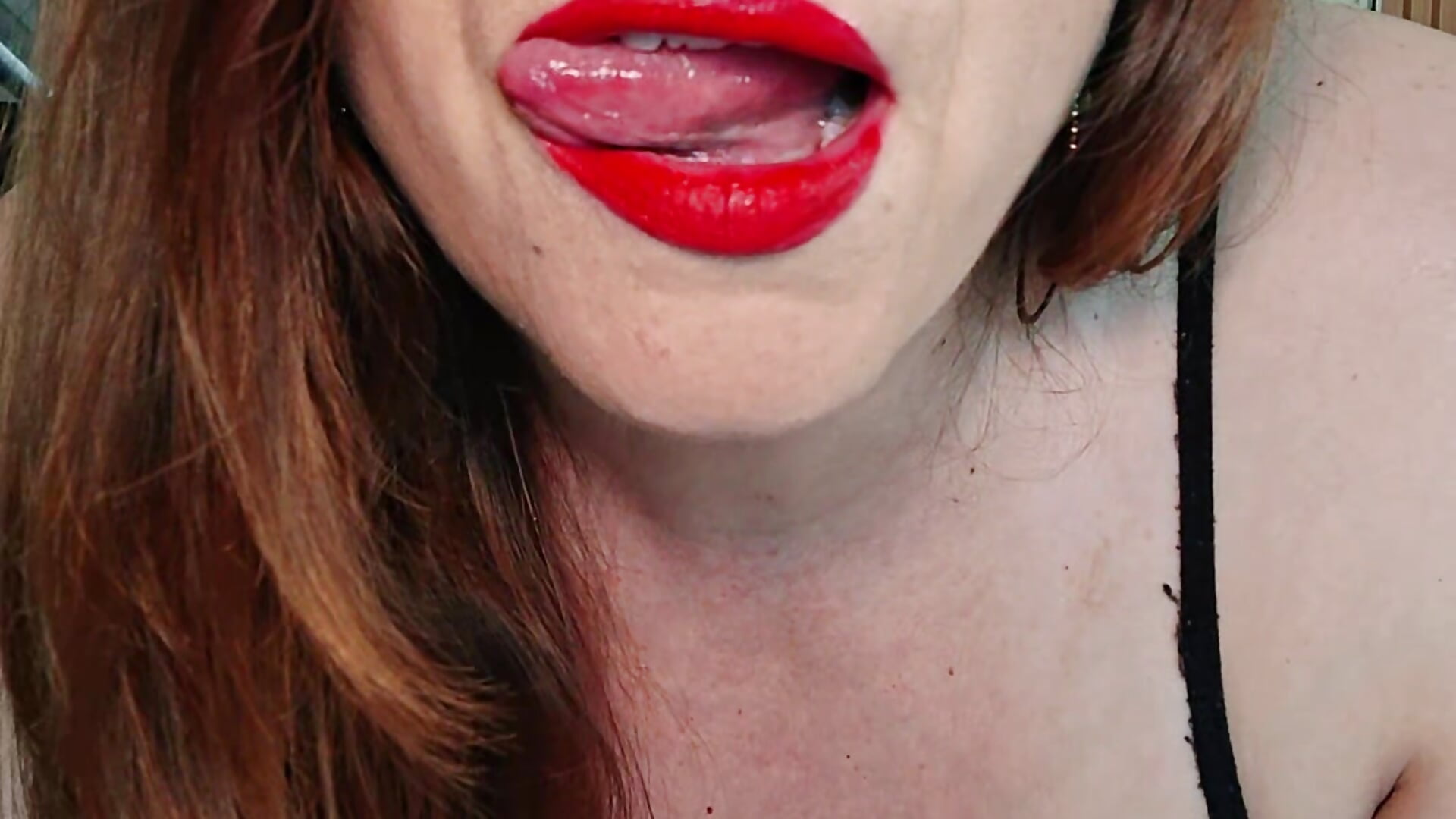 Lips - video by Lady_Sofhia cam model