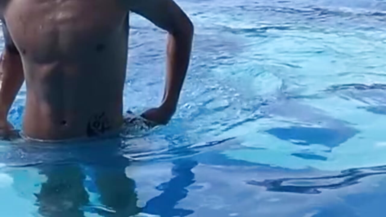 🏊‍♂️day pool🏊‍♂️ - vídeo de la modelo de cam masterbrave420