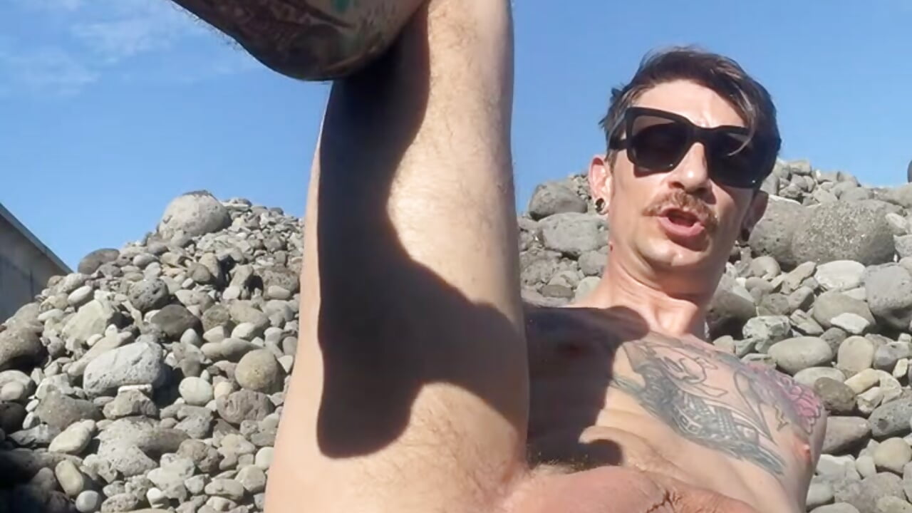 ASS PLAY AND SLAP ON THE BEACH DURING LIVE SHOW - video by _Lordjizz cam model