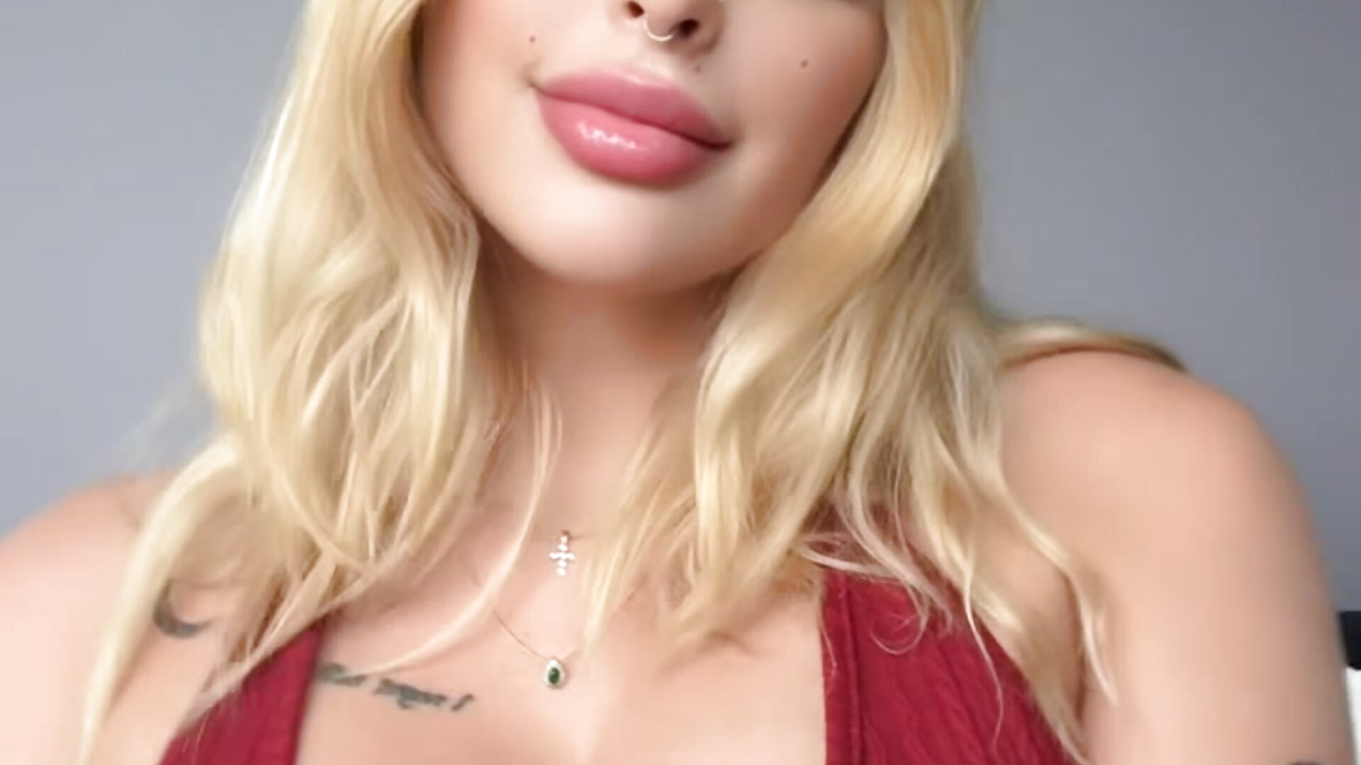 Un petit moment rien que pour vous… 💋 - video by naomiemiou cam model