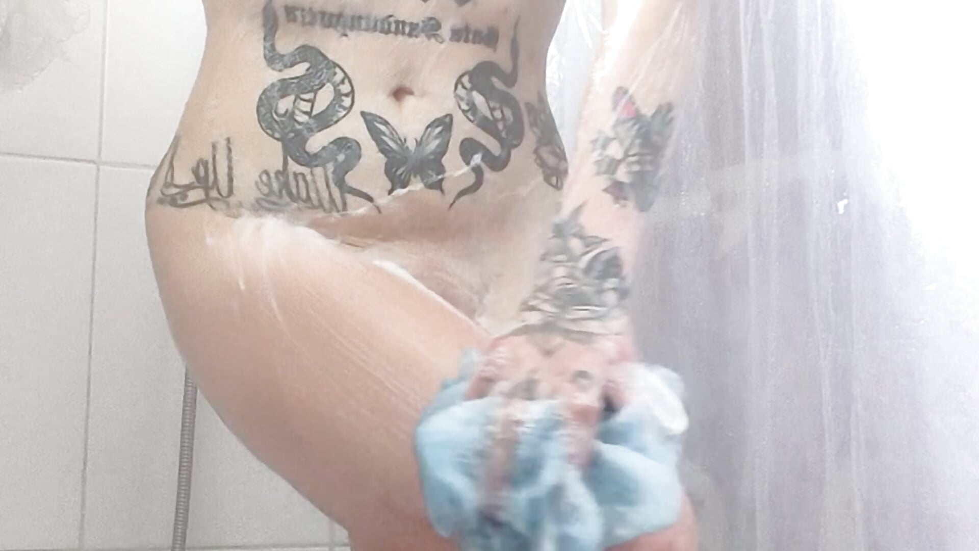 Y si nos bañamos? - video by xjuanaxmaldadxxx cam model