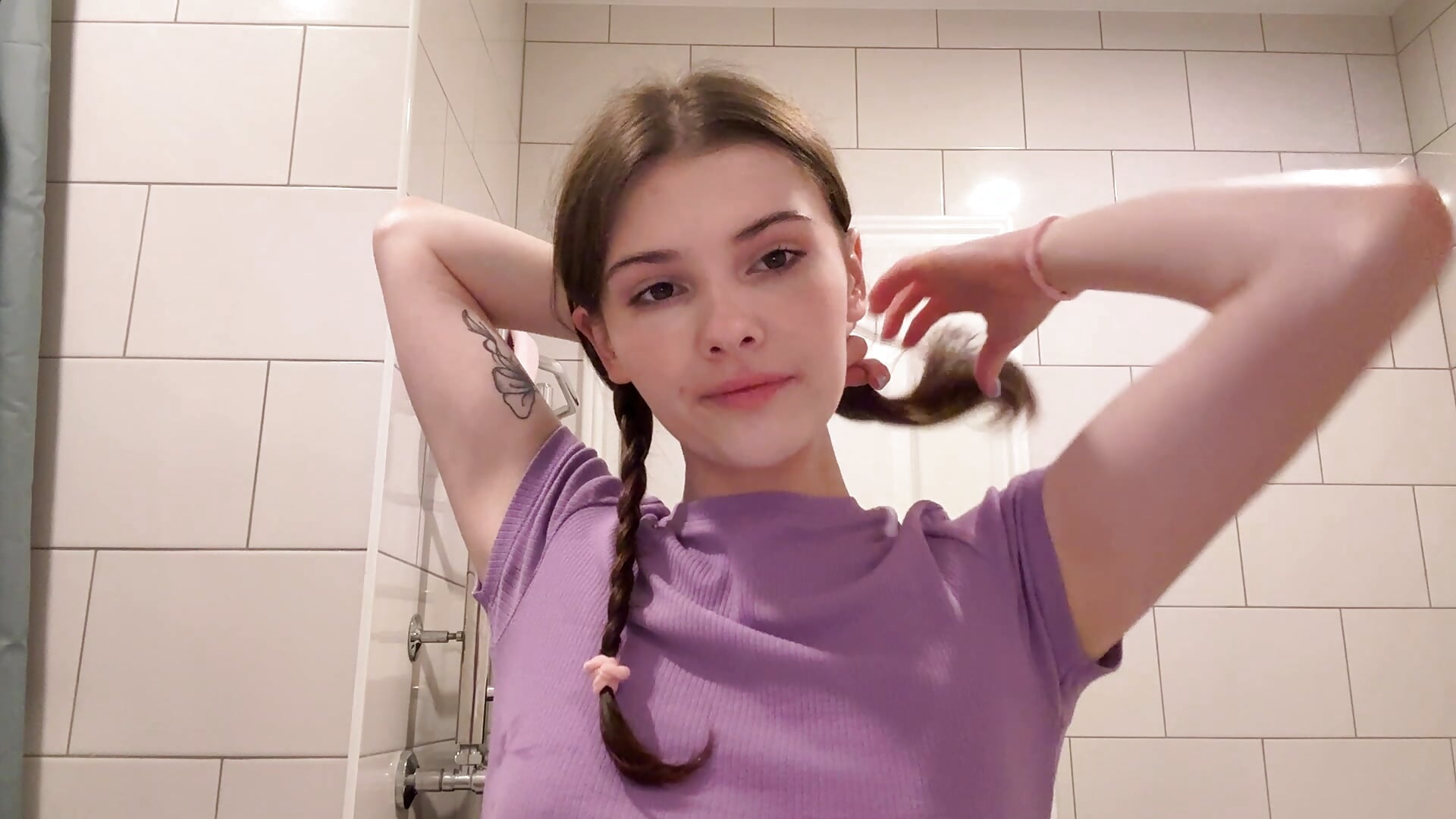 Doing different hairstyles! 🤩 - Zoe_Vee主播的视频