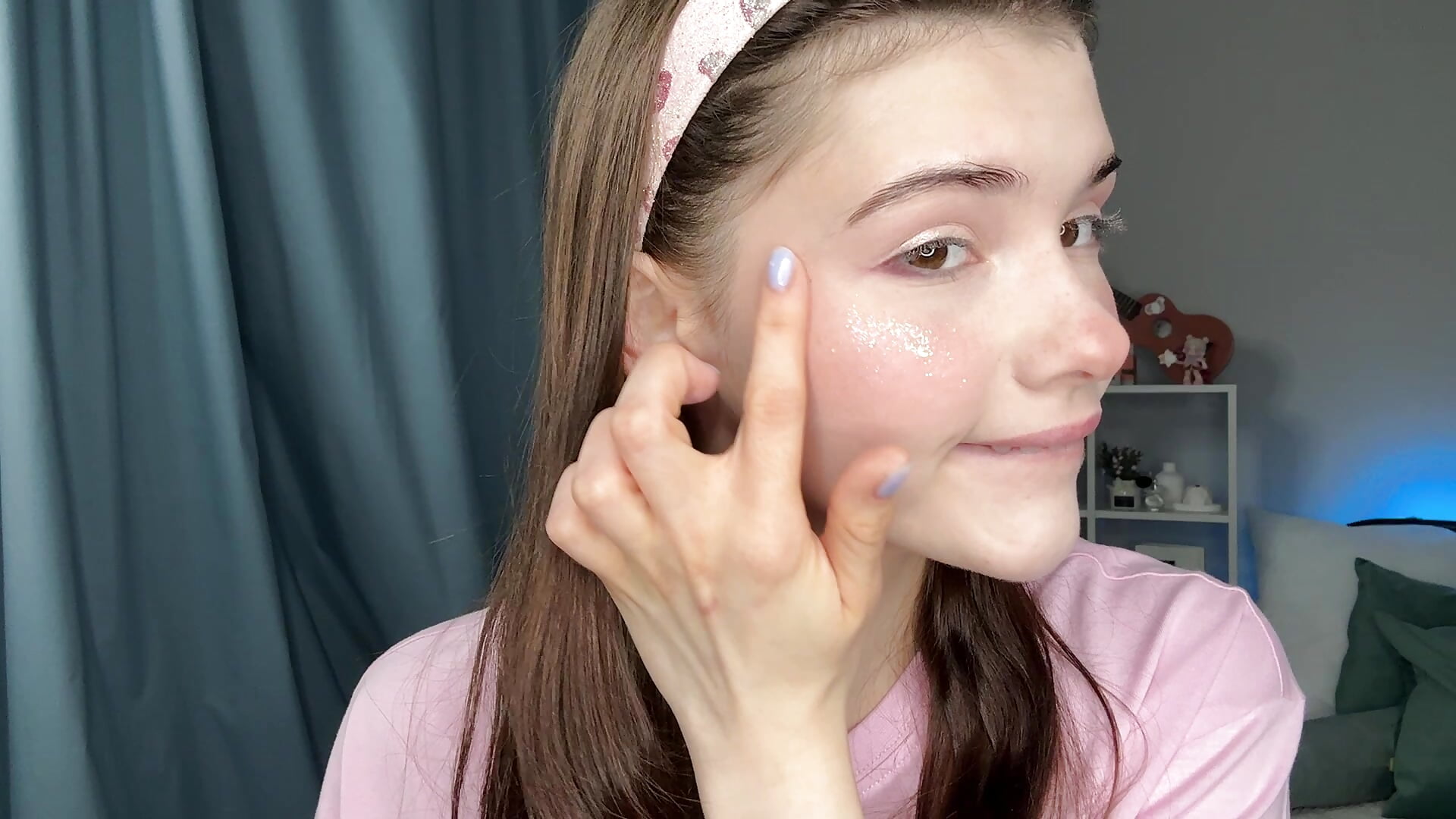 Glittering up my face! - Zoe_Vee主播的视频