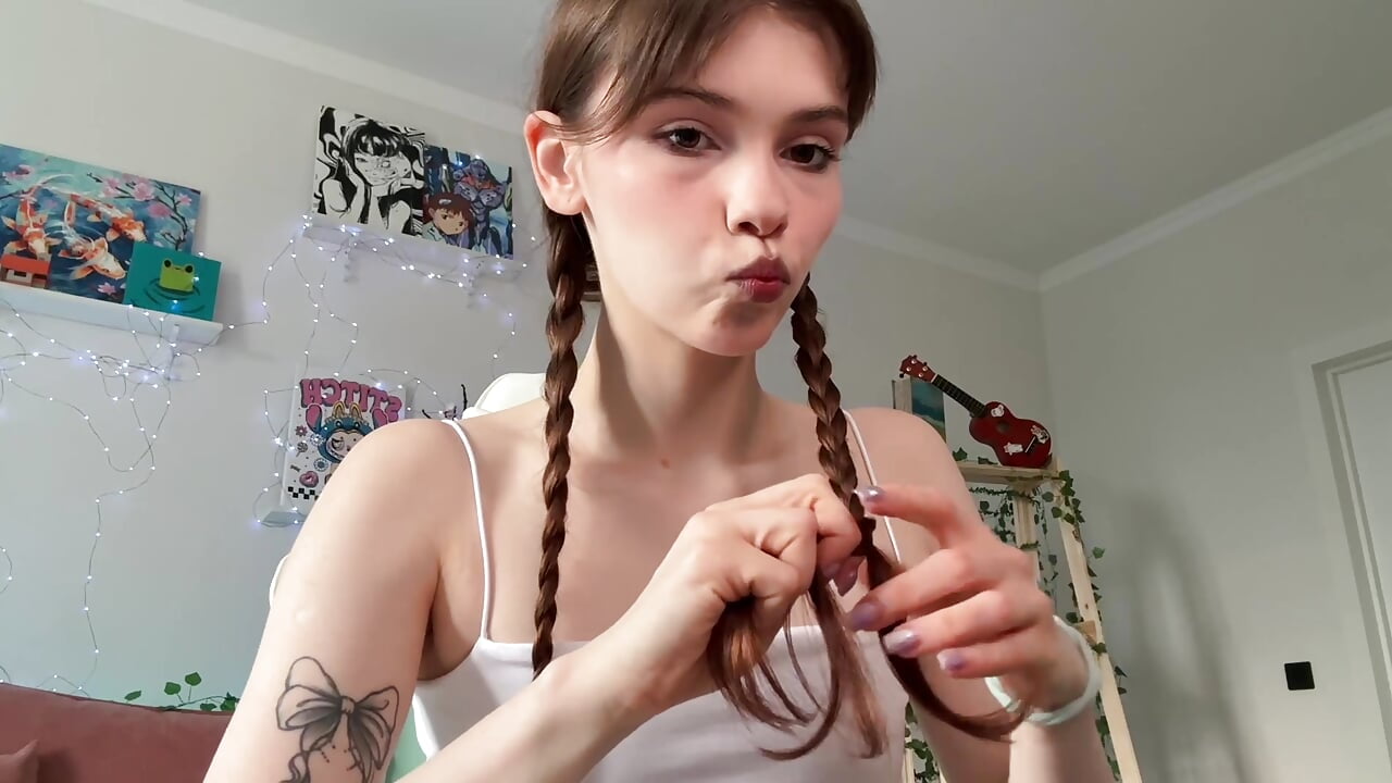 Cute Hair Styling Routine - video by Zoe_Vee cam model