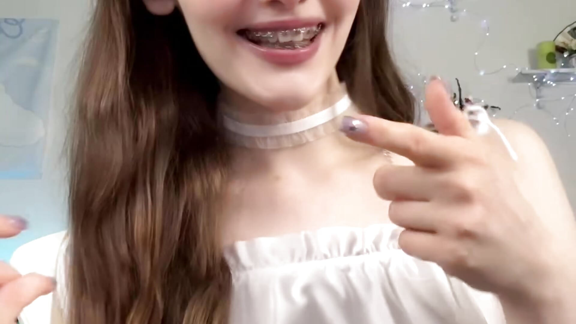 Careful… this kitty might steal your heart. - video by Zoe_Vee cam model