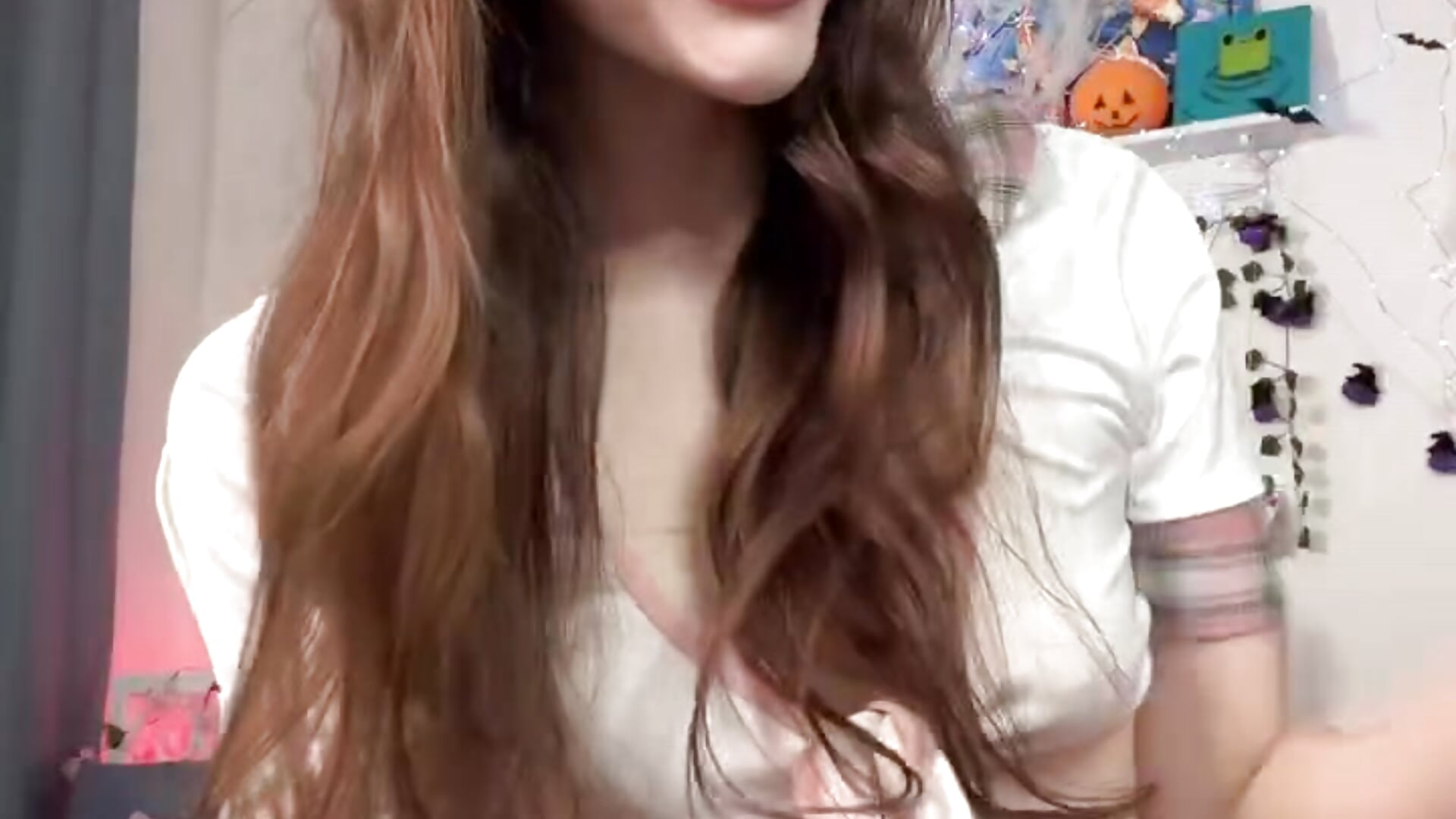 meow meow! this kitty is feeling extra playful today. wanna come give me some attention? – видео вебкам-модели Zoe_Vee