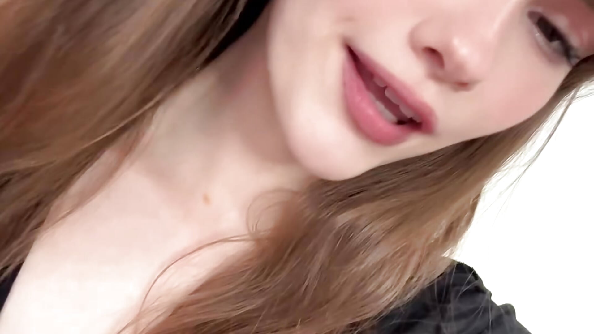 U look lonely.. - video di Zoe_Vee modella di cam