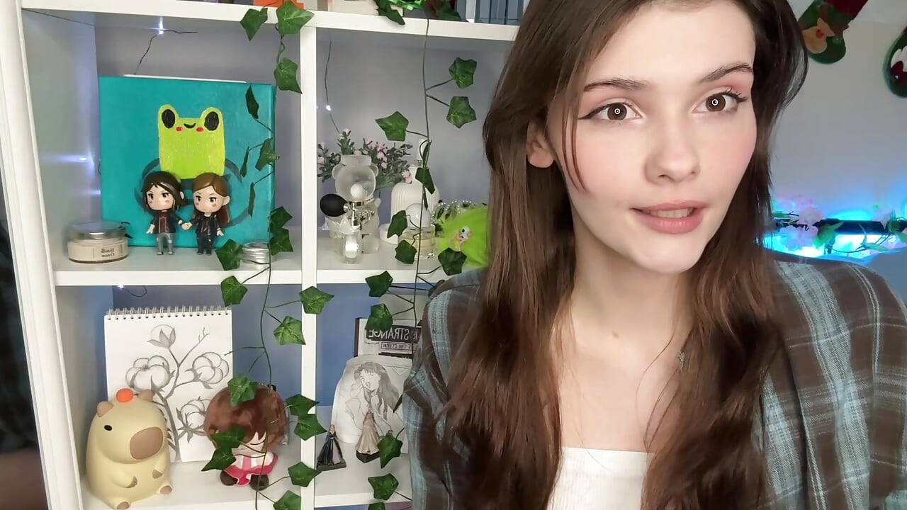Telling you about the little knick-knacks I have on my shelves! – видео вебкам-модели Zoe_Vee