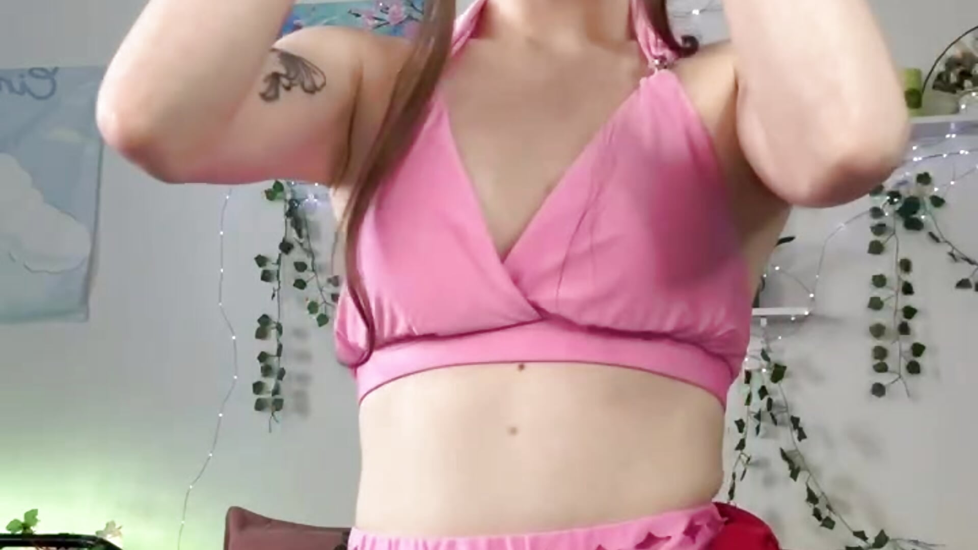 Aerith has a few playful surprises waiting for u hehehe - video của người mẫu cam Zoe_Vee