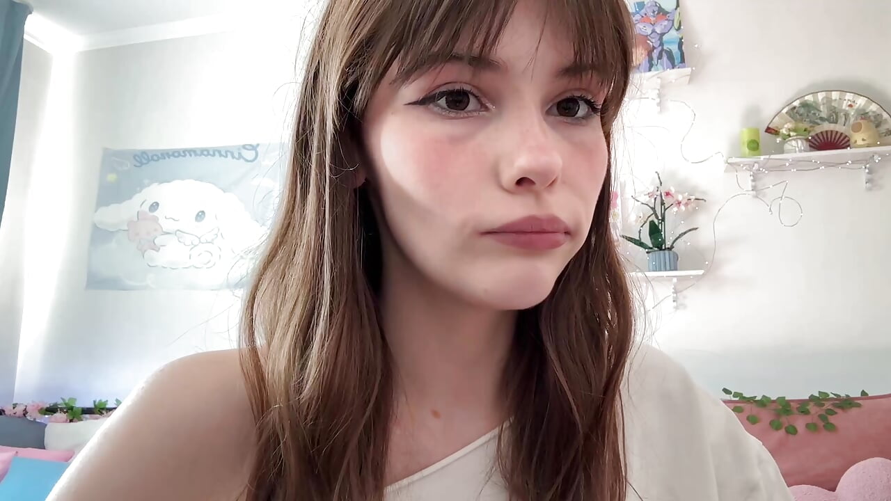 Chew. Smile. Repeat. - video by Zoe_Vee cam model