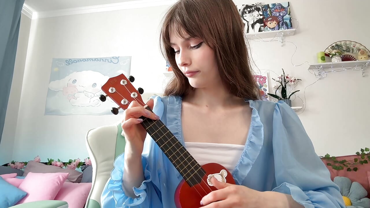 A Little Ukulele Session - video by Zoe_Vee cam model