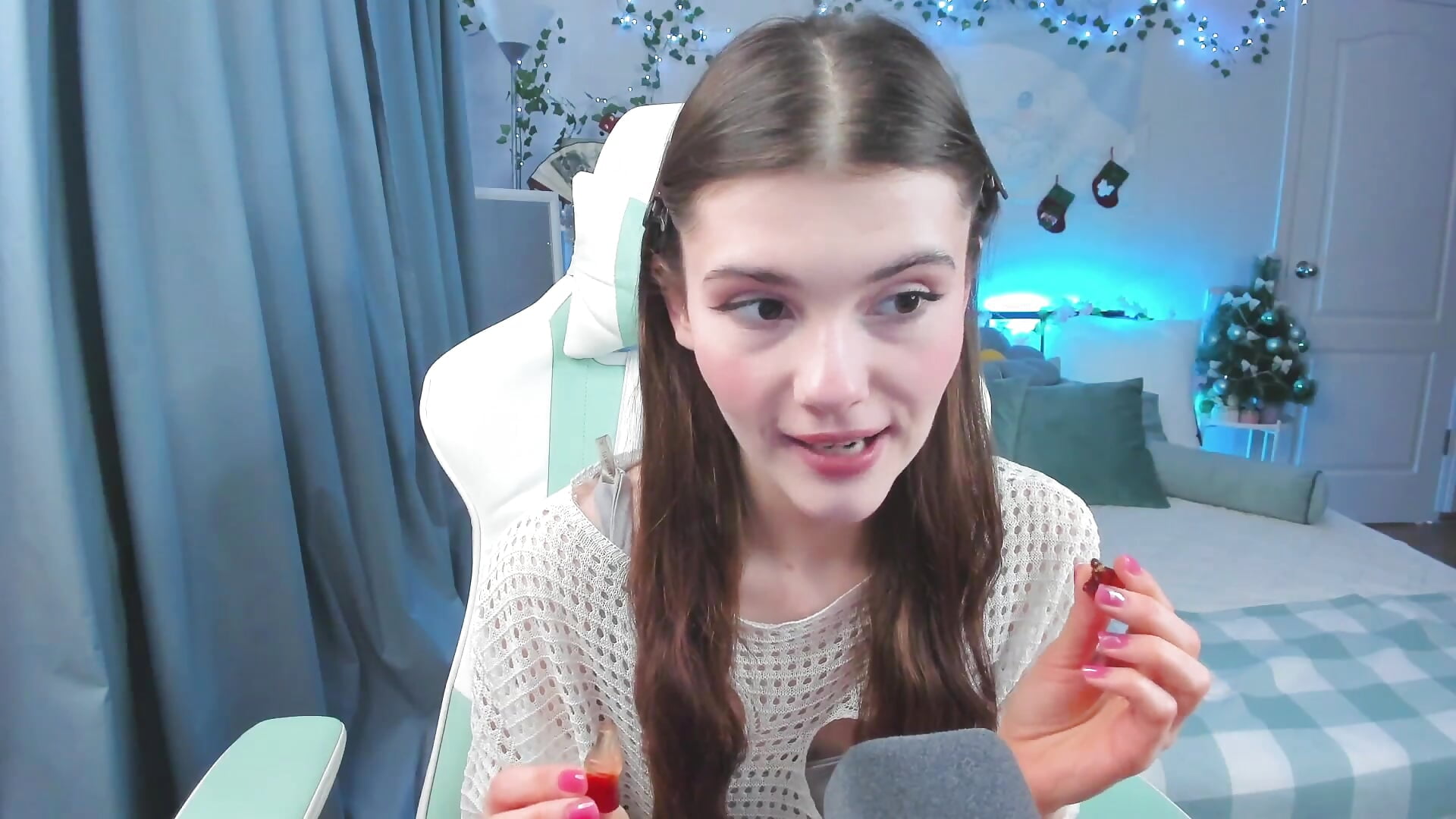 Gummy Candy ASMR - Zoe_Vee主播的视频