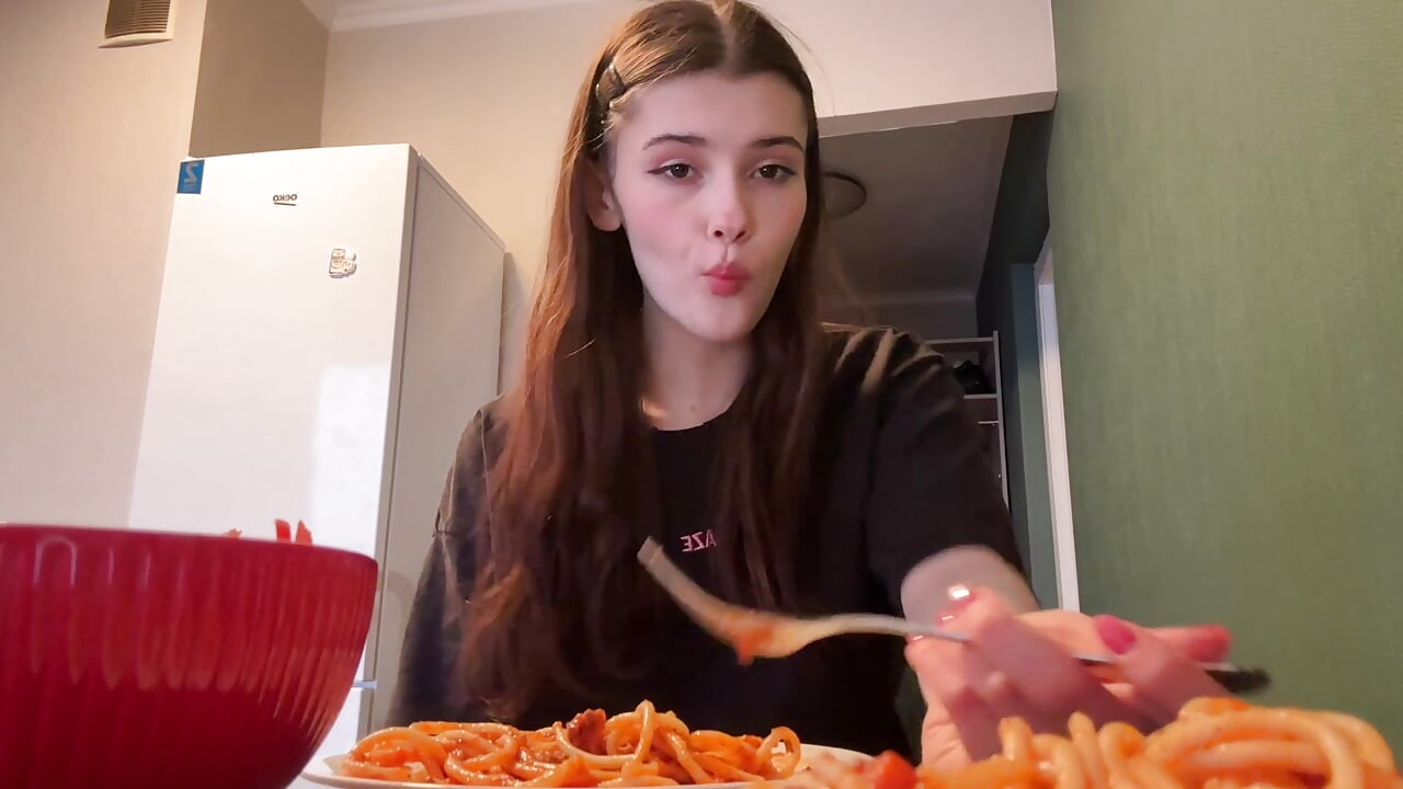 Having dinnner with you while talking about my day– Zoe_Vee kameramodell videója