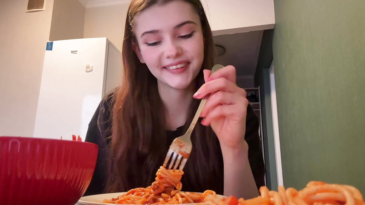 Having dinnner with you while talking about my day - Zoe_Vee主播的视频