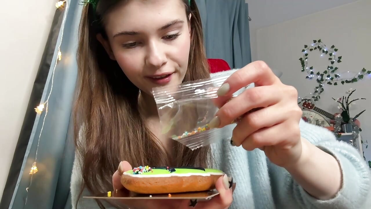 Making Christmas gingerbread - Zoe_Vee主播的视频