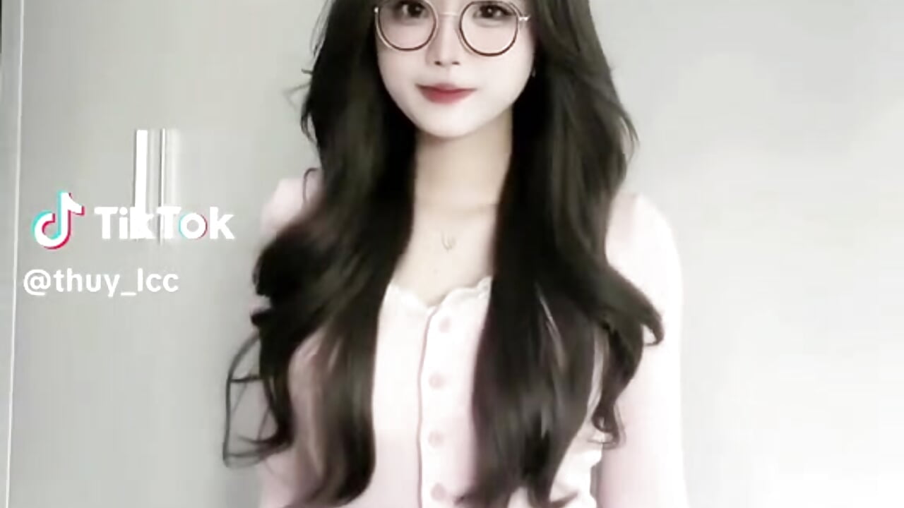 cbeace55f86b16d8be4ef53ed3160272 - video van LanAnh_emyeu cam-model