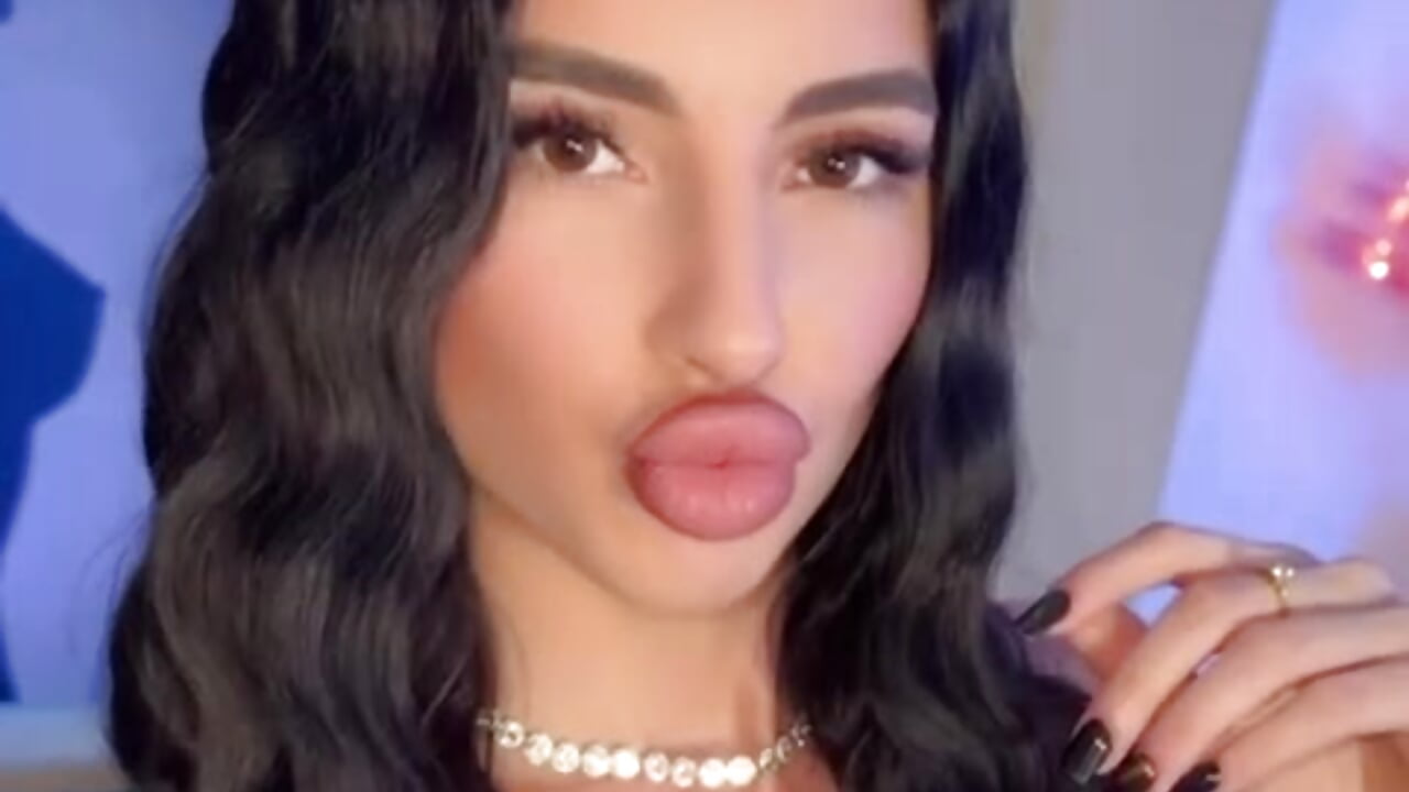 Hellooooo! - video by SiennaStar cam model