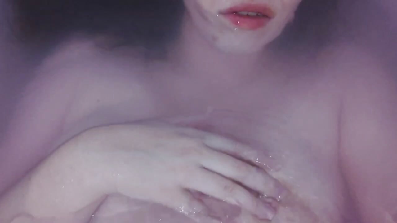 Bunny takes a bath and plays with a pussy) - video by Moon__Bunny cam model