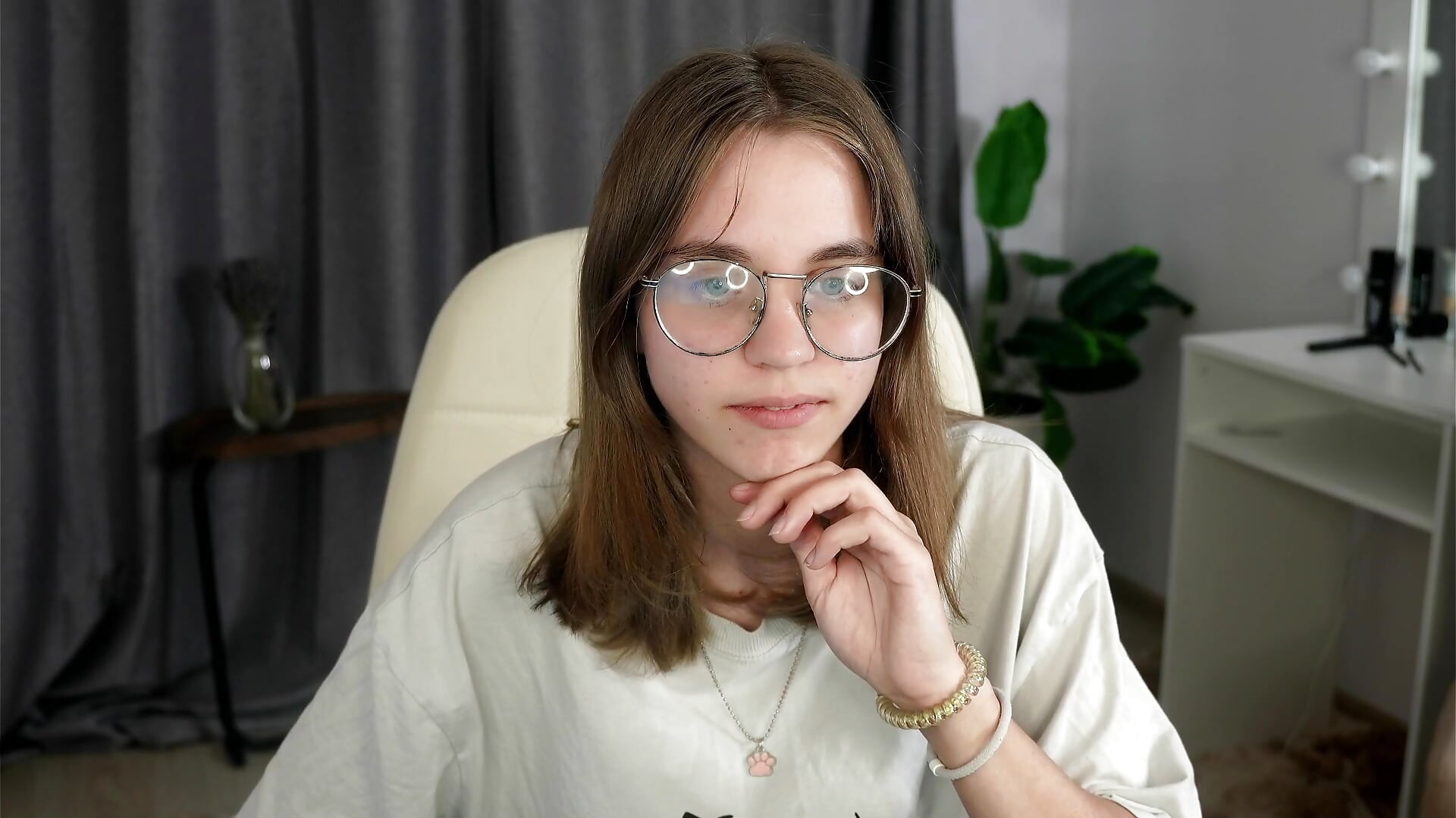 🍀 - video by JoanBaggott cam model