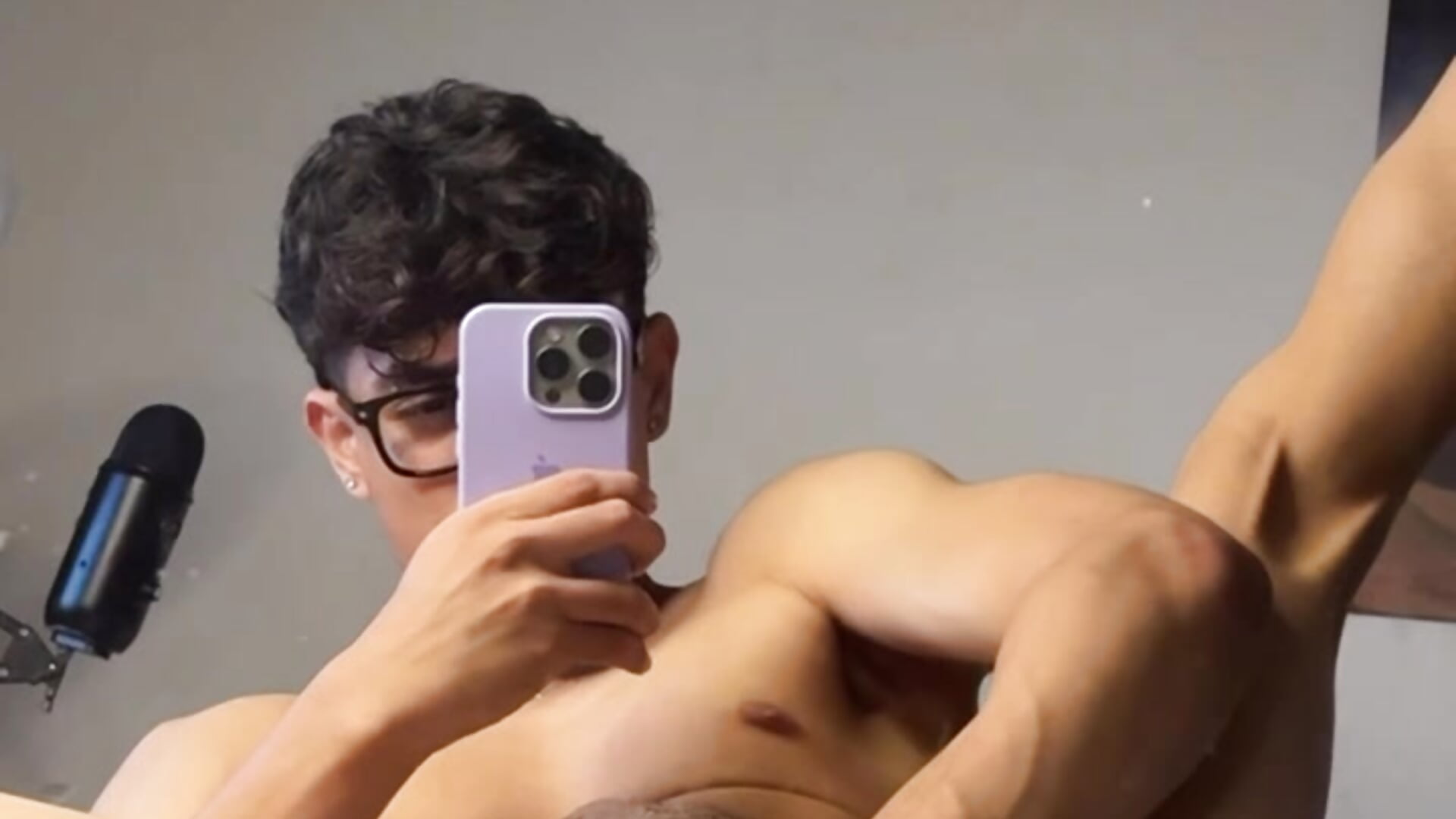 Fingering my hole daddy- Short - video av Ali_cuteboy1 cam-modell