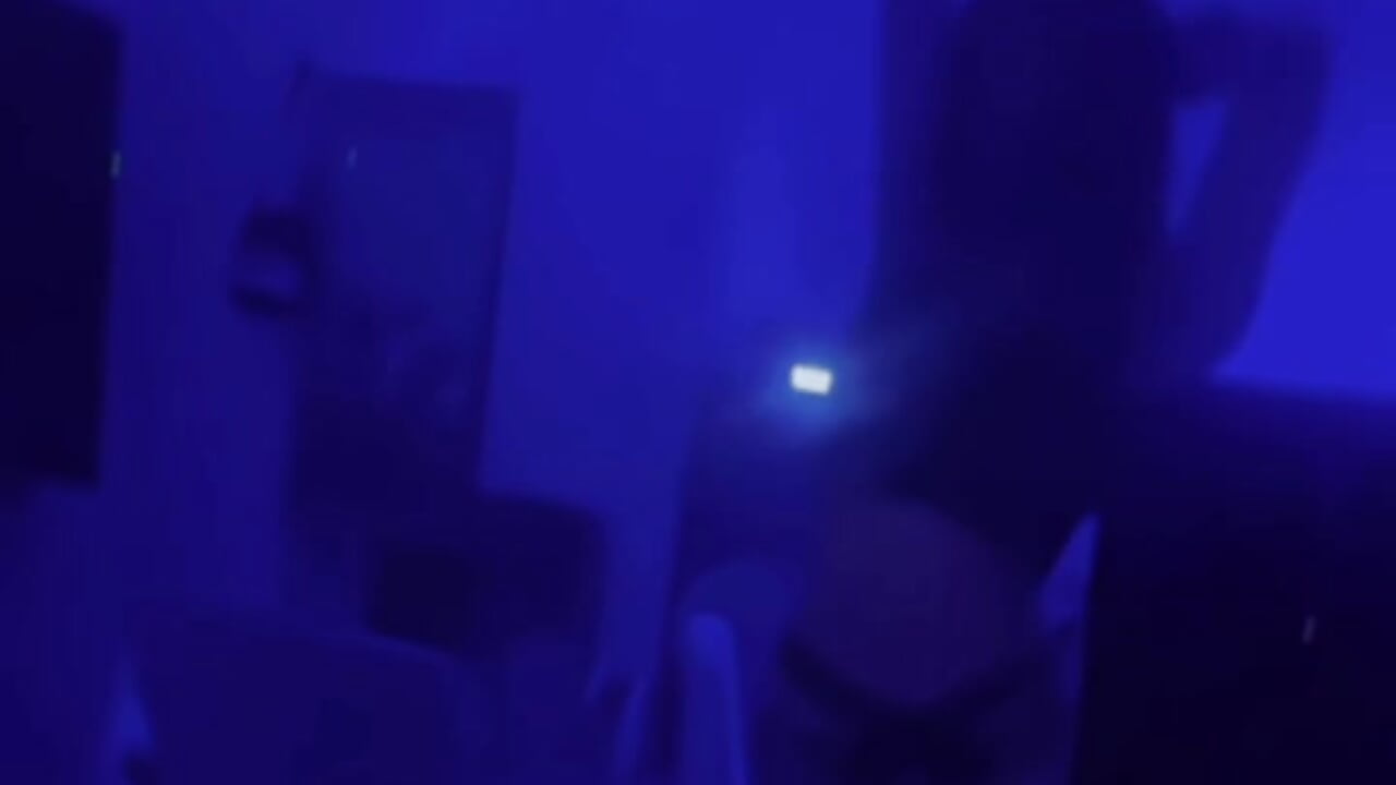 不擅長撫媚的舞這樣還可以吧I'm not good at seductive dances, but this is still okay, right媚びるダンスが得意じゃないけど、これでもいいかな