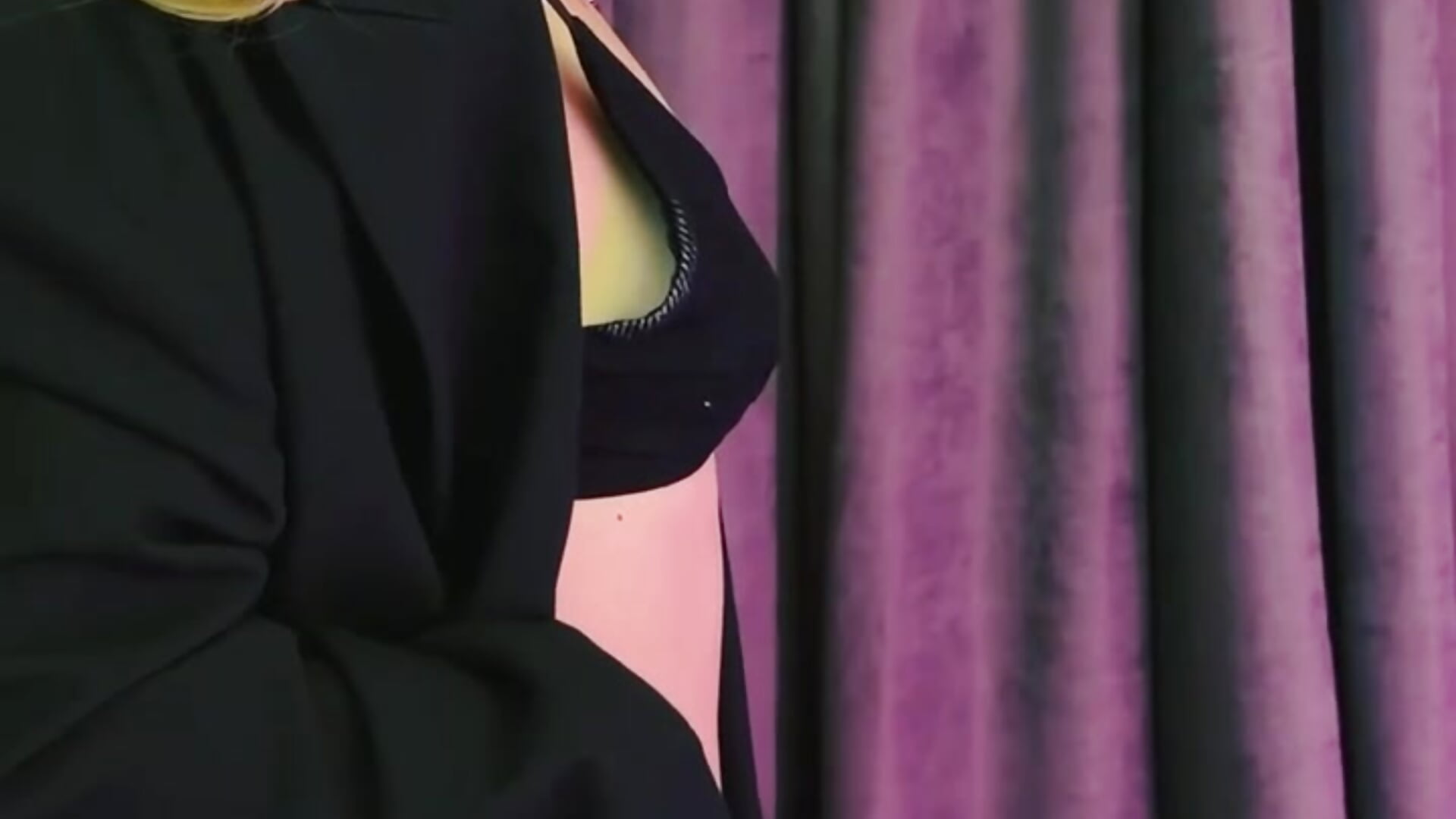 your girl next door - video by ArrinaWairr cam model