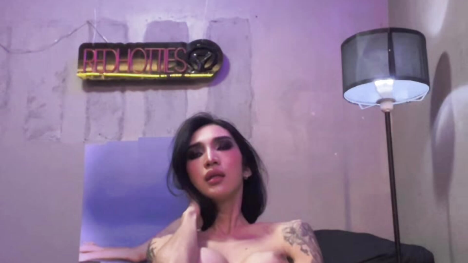 Red is so fucking HARD! - vidéo du modèle de showcams redhotties