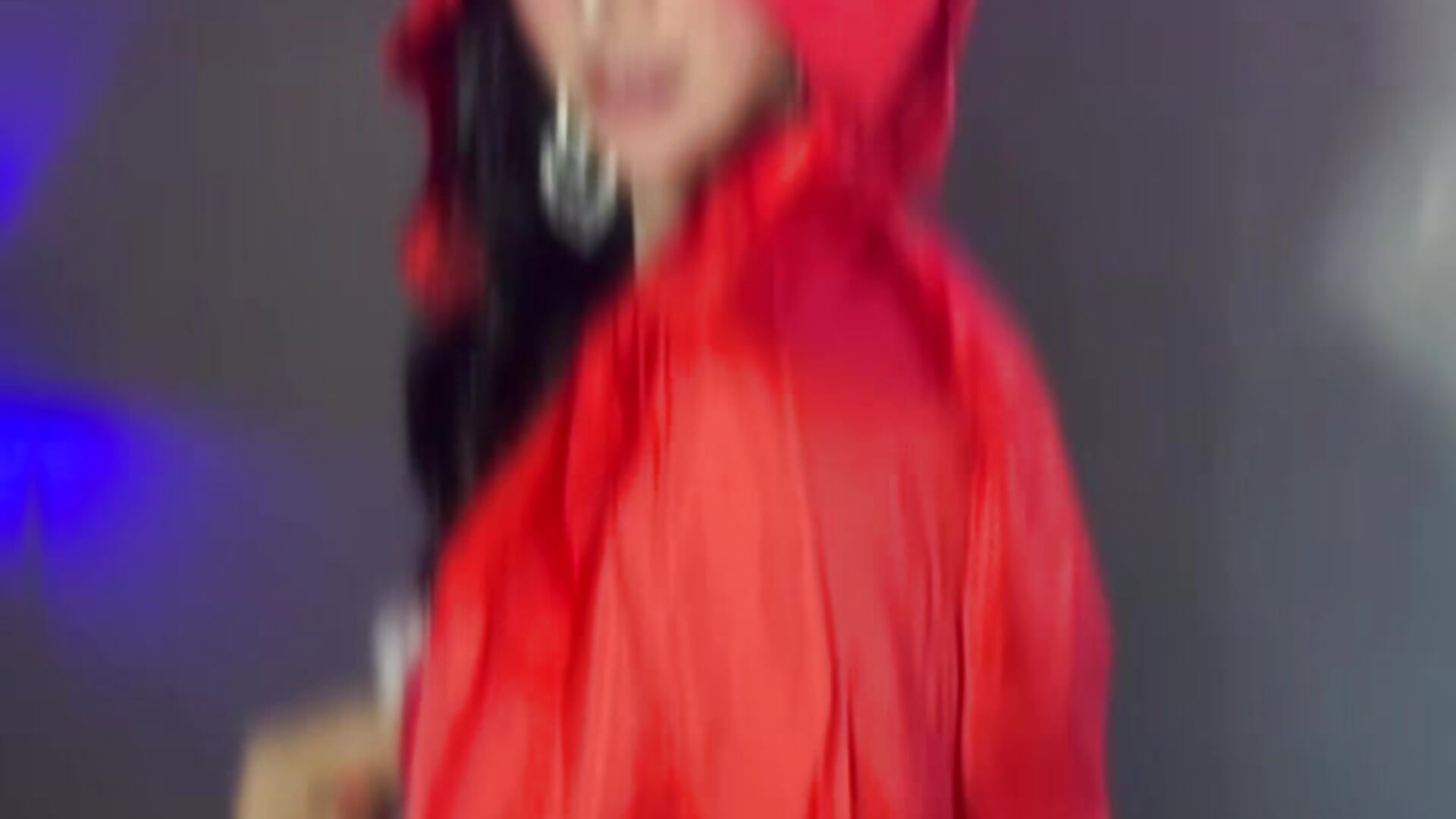 Speaking to me is a Privilege! - vidéo du modèle de showcams redhotties