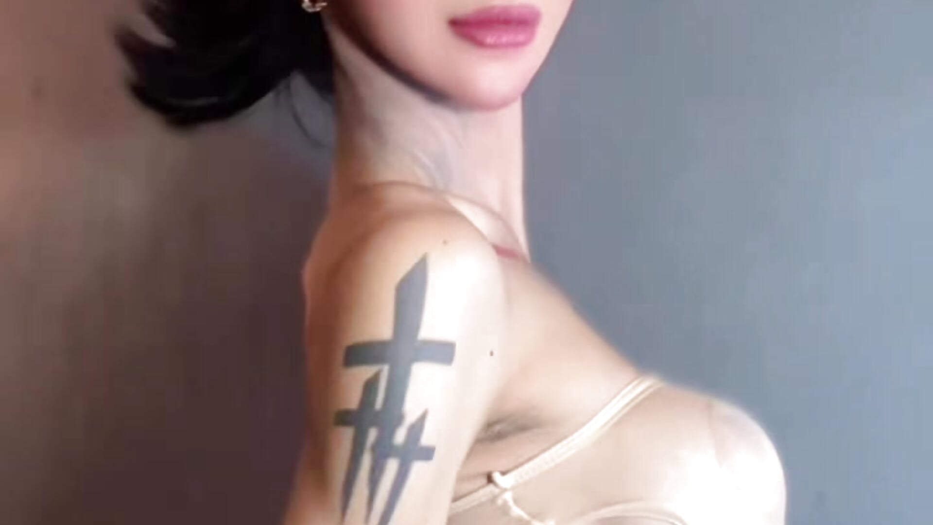 Paro parong bukid 🦋 - vidéo du modèle de showcams redhotties