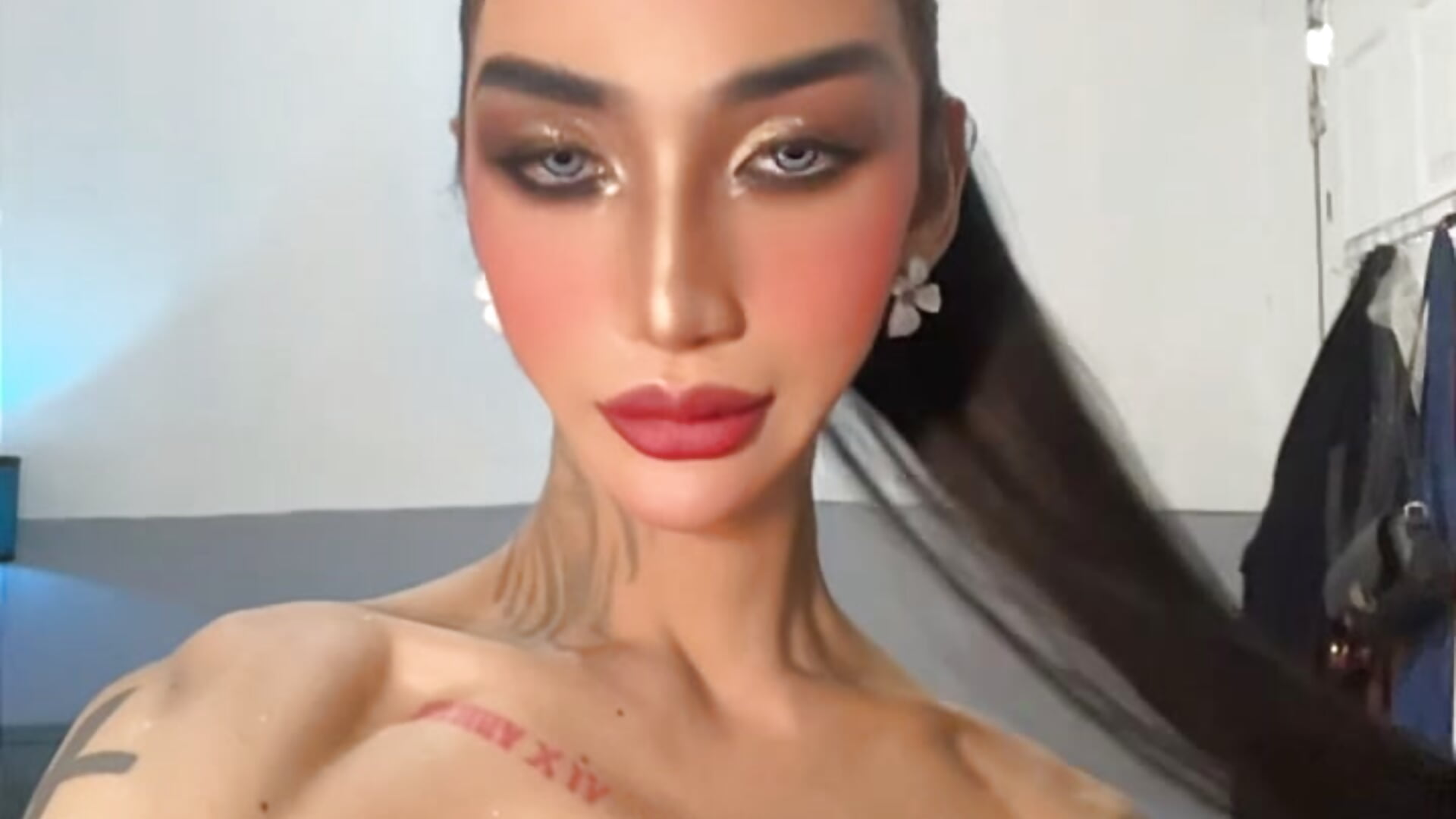 Teasing u babe! - video by redhotties cam model