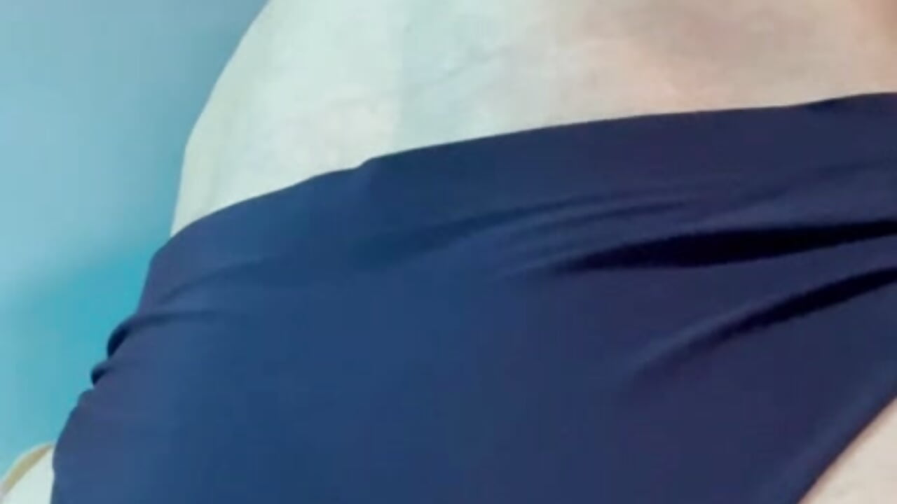 RED IS VERY HORNY SHE HAS PRECUM - vidéo du modèle de showcams redhotties