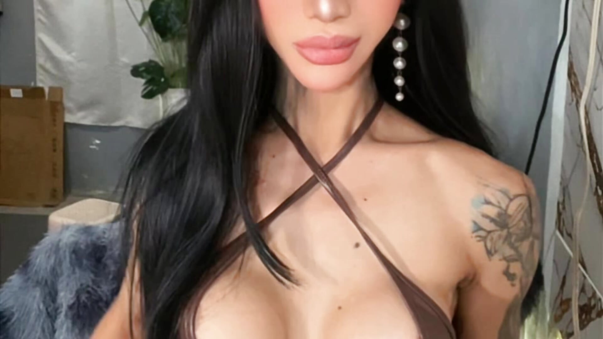 True boldness is defined as being firm, sure, confident, and resilient . - Video von redhotties Cam-Model