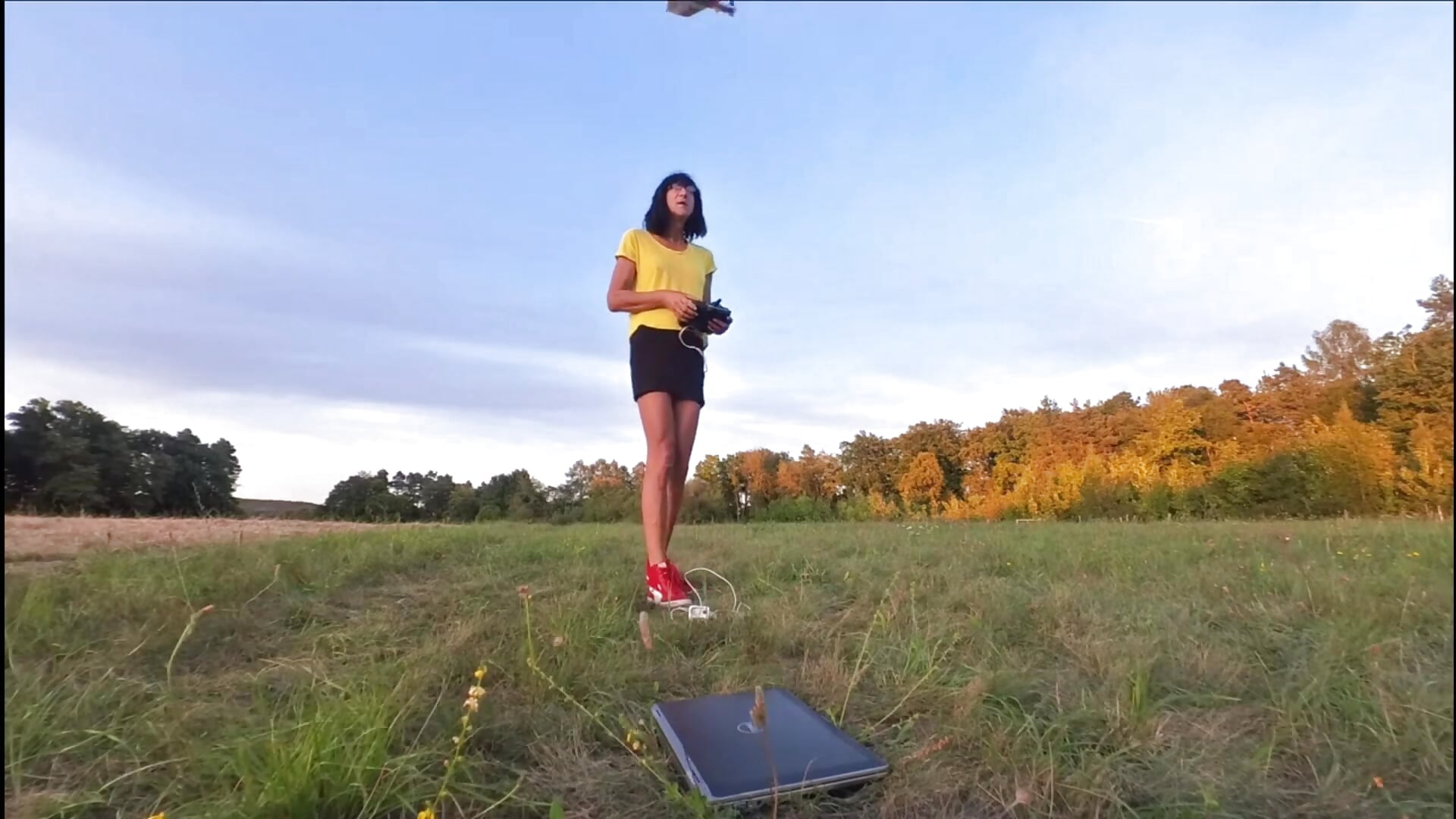 Dancing around with nothing but a drone and a mischievous smile... 🎩😏 - video by SissiDomination cam model