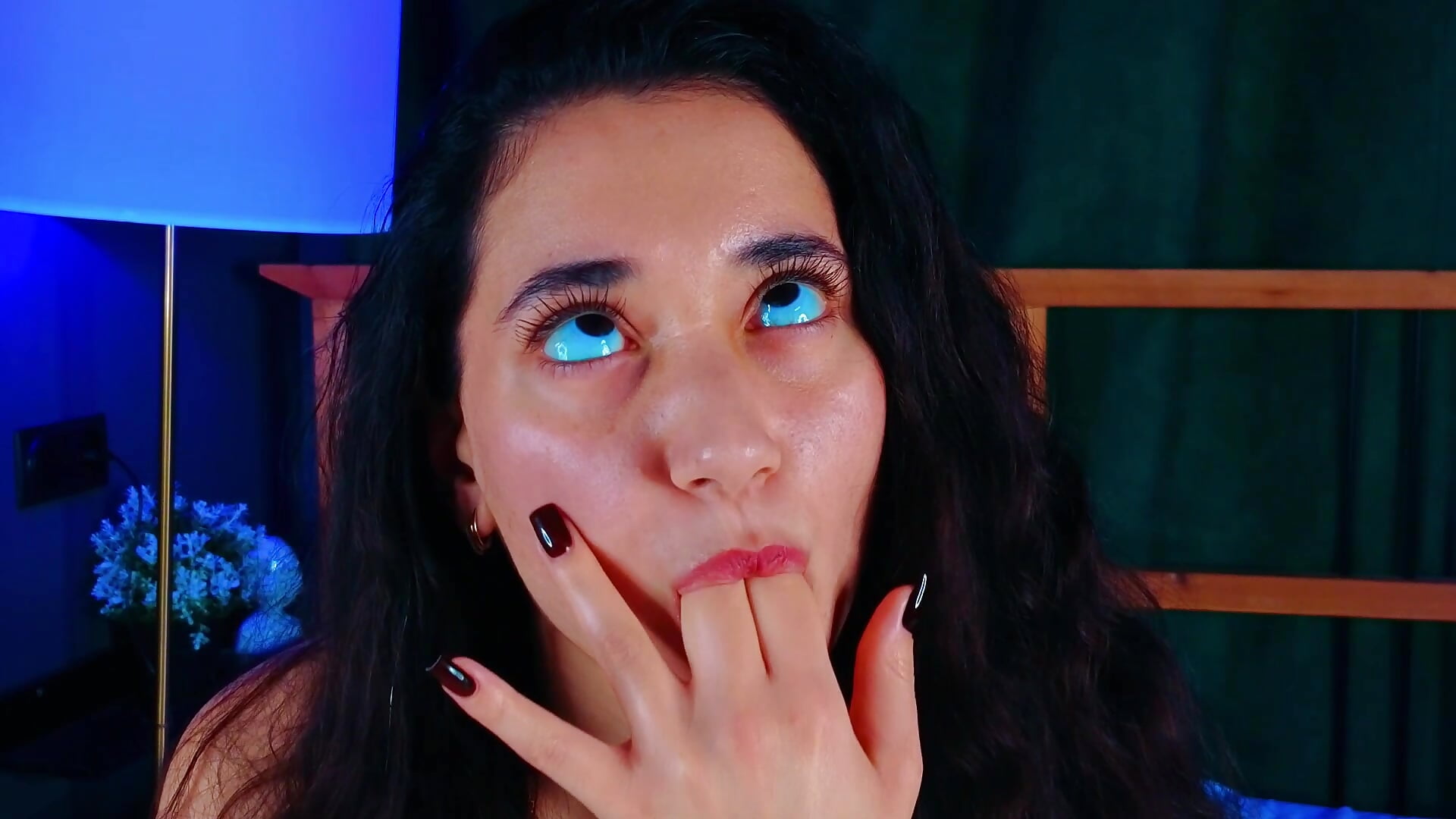 suck fingers =3 - video by BettyMaldonado cam model