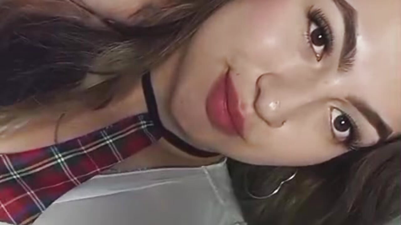 Too curious to focus on books－カメラキャストのChloeJoness_の動画