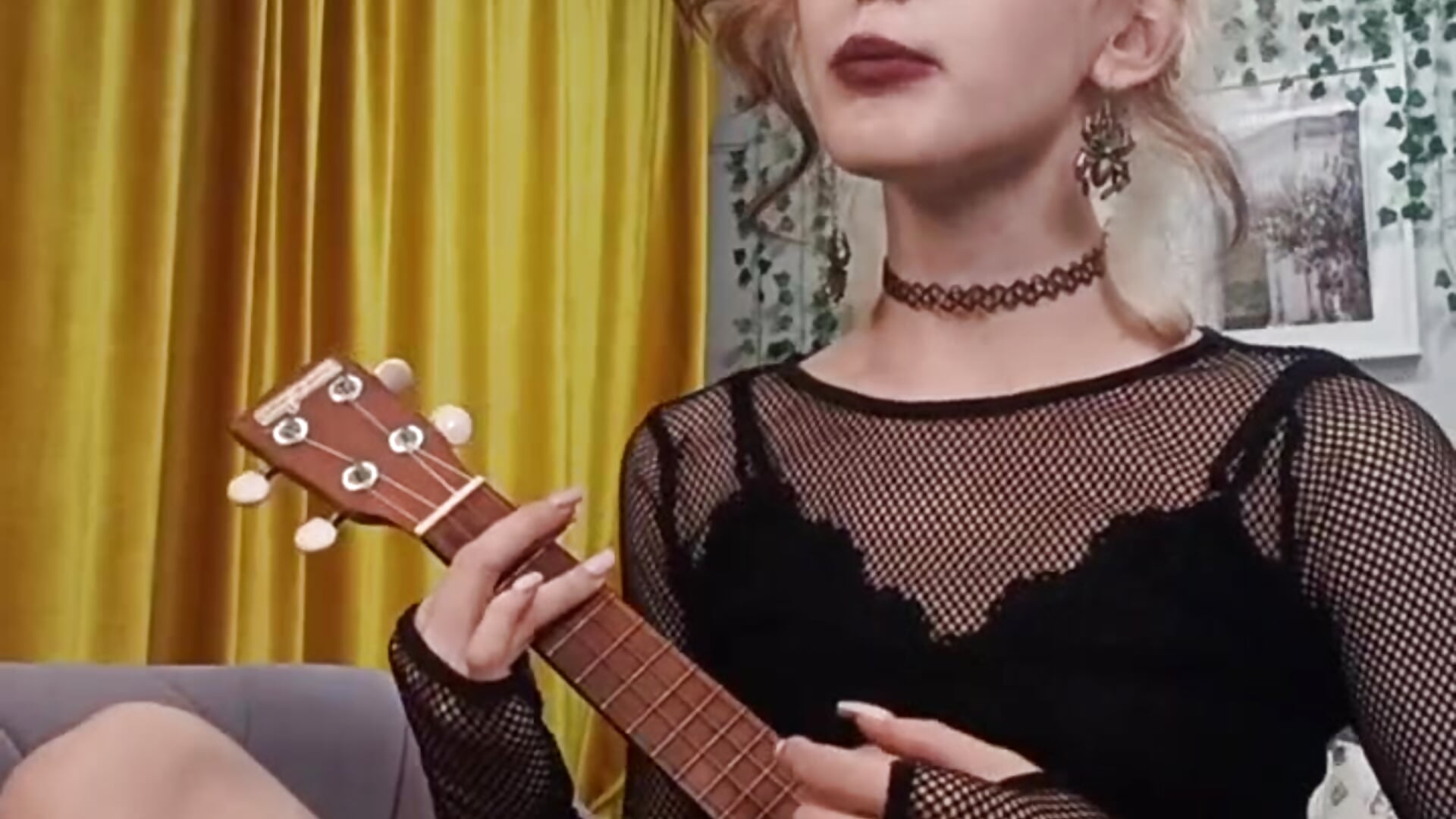 playing the ukulele and singing❤️🙈 - video by MistyMarlo cam model