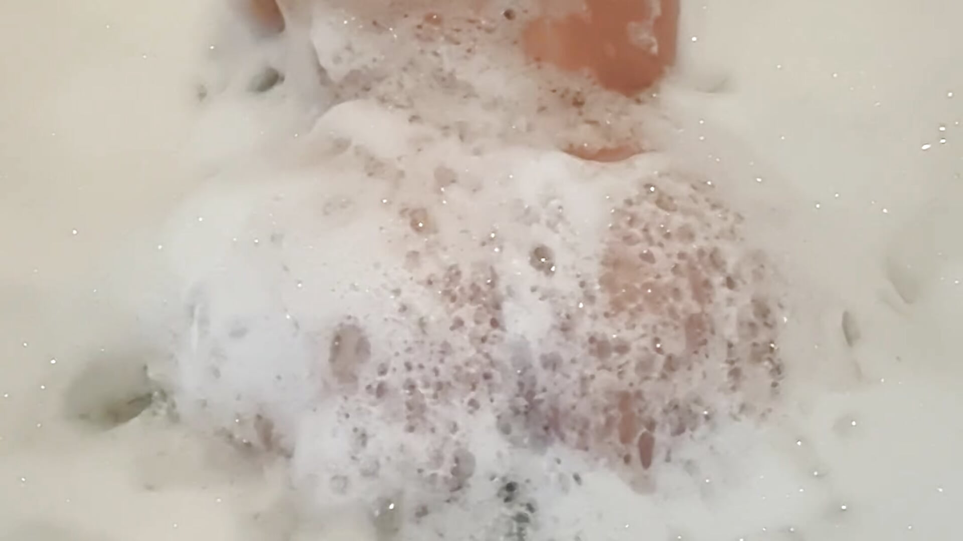Let yourself be carried away by the foam.