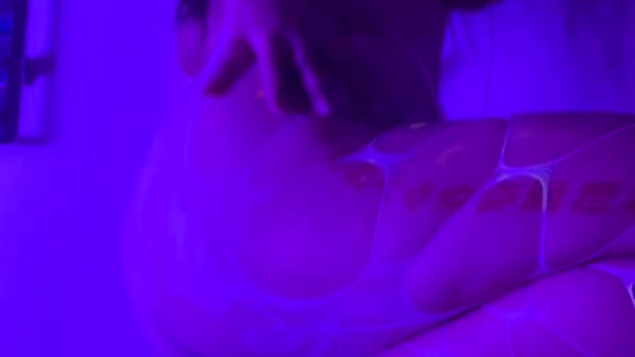 Ass dance with paint - video by Jennifer_Vega1 cam model