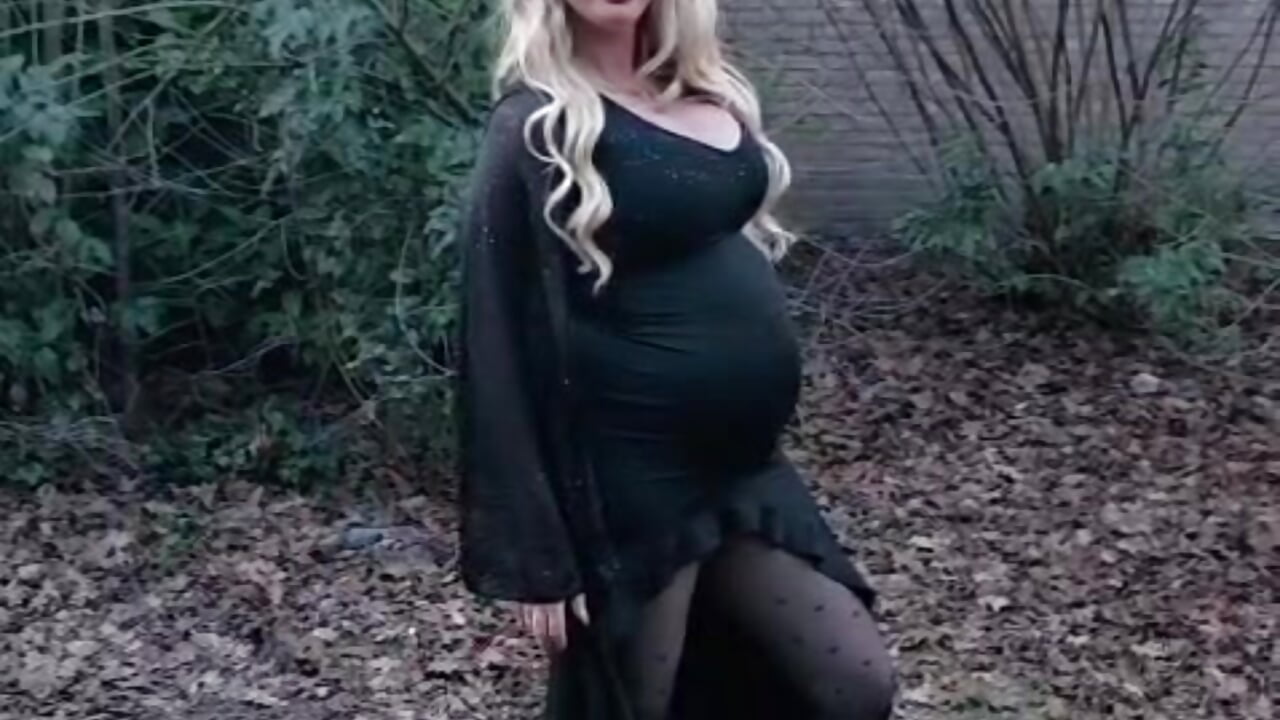 Pregnant and horny 😳 - วิดีโอโดย lotteliefde1 โมเดลแคม
