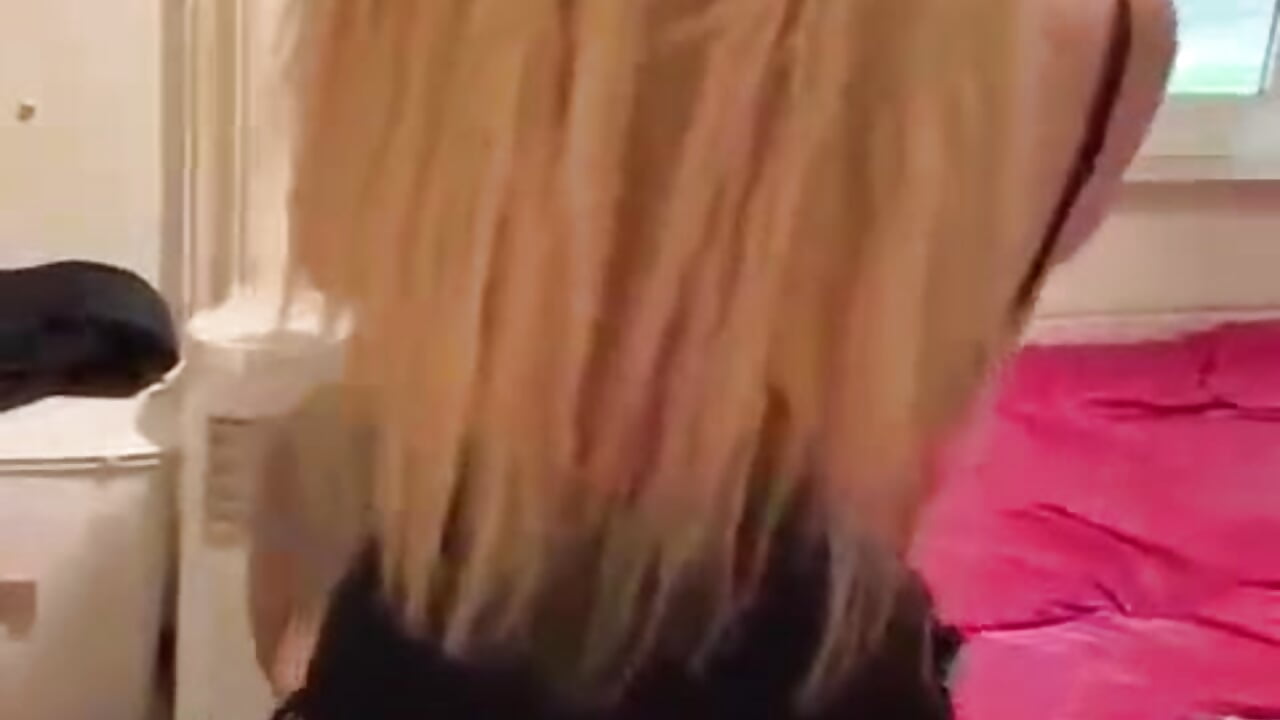 Wet boobies😏😏🧿🧿 - video by lotteliefde1 cam model
