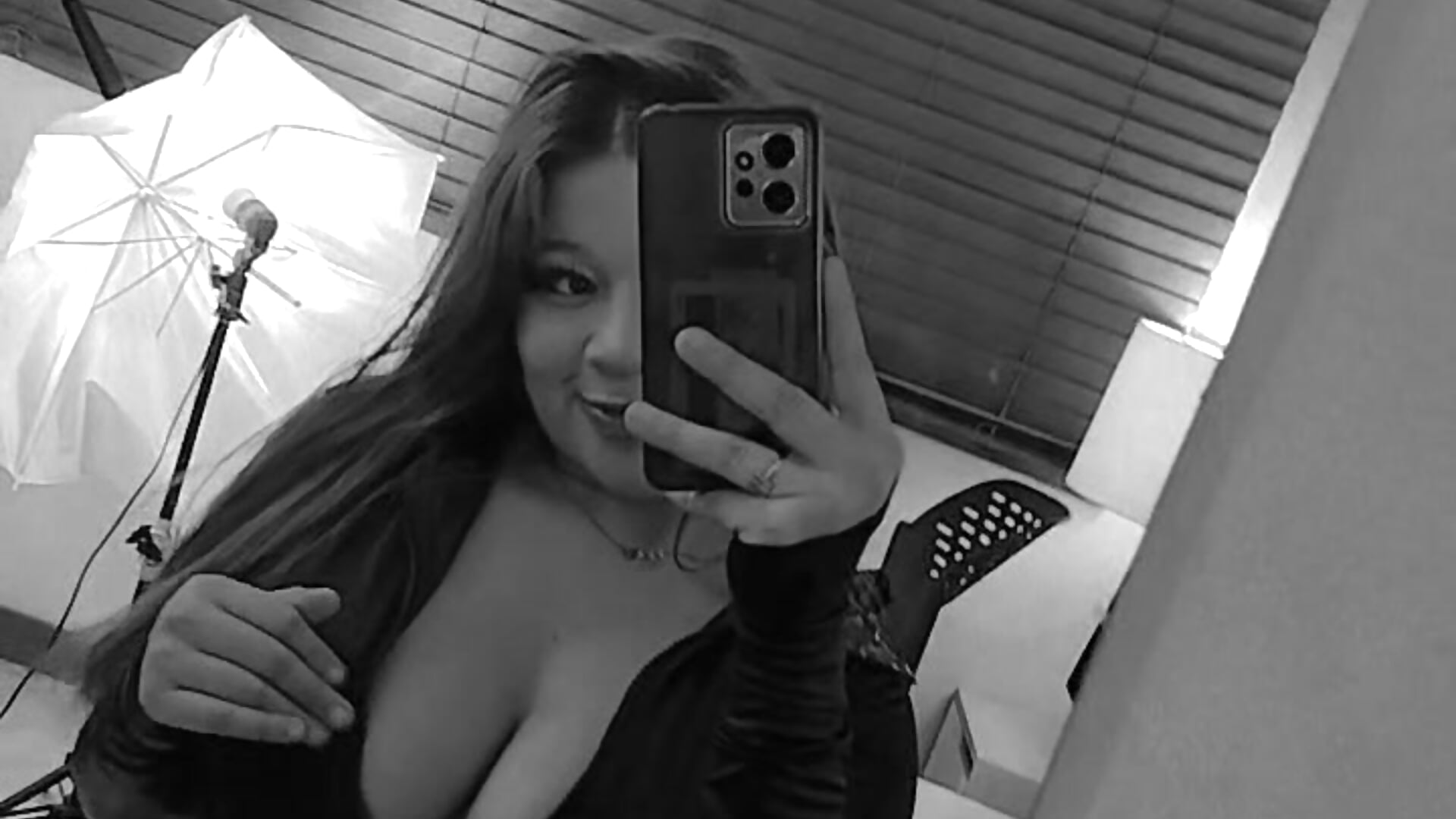 Alanis being very sexy - video by Alani_Queen cam model